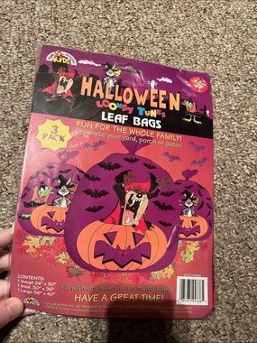 NEW Vintage Warner Bros. Looney Tunes Halloween Leaf Bags - Purple